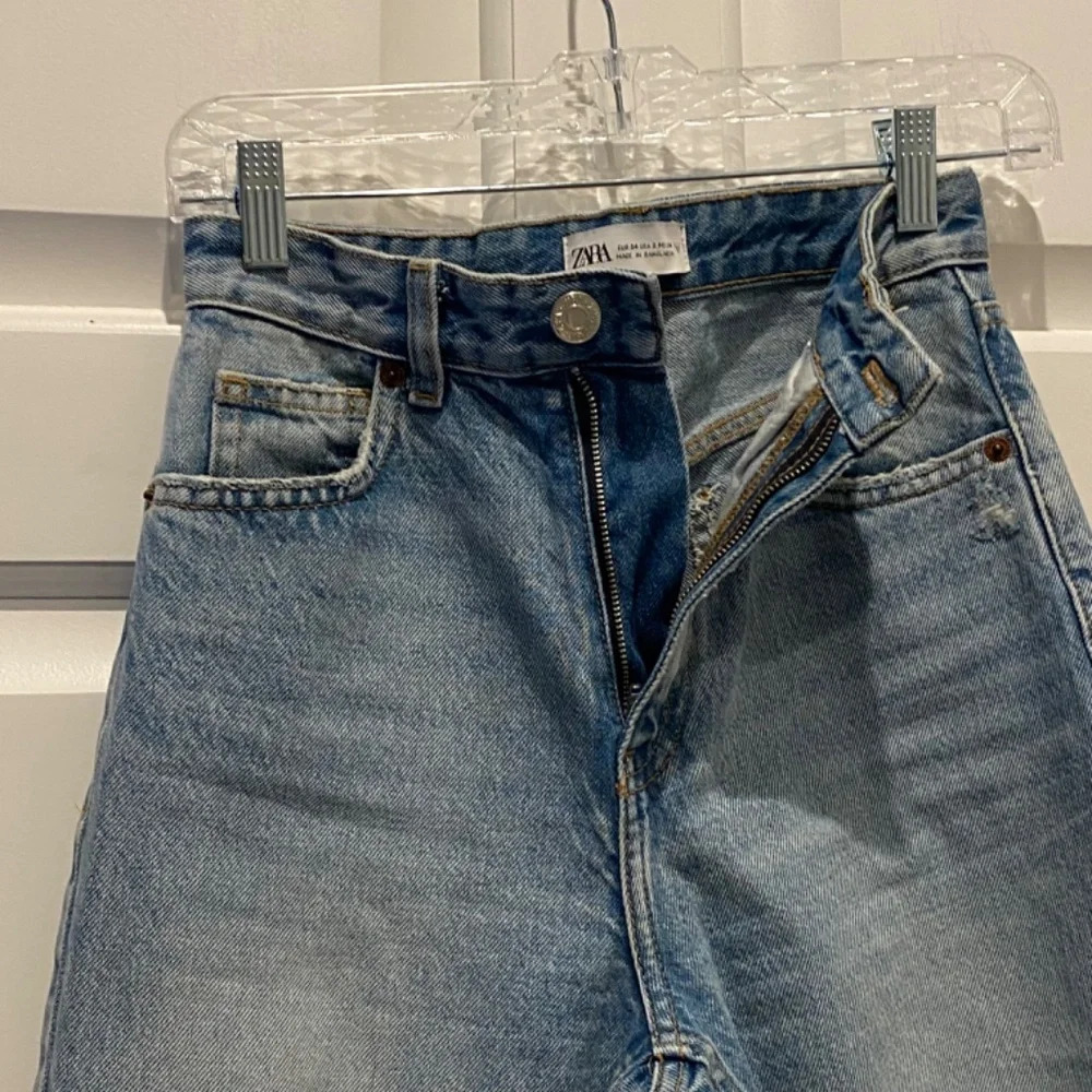 Zara High Rise Distressed Ripped Jeans 16660 - Picture 3 of 10